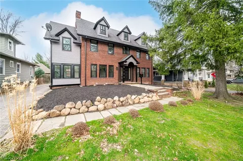 2124 Lamberton Rd, Cleveland Heights, OH 44118