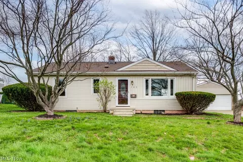 545 Hillman Rd, Akron, OH 44312