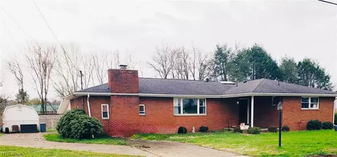 2313 Rockland Ave, Belpre, OH 45714