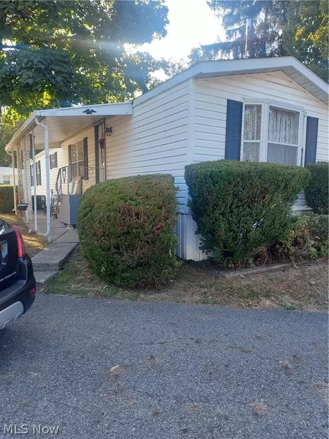 1263 Los Angeles Blvd NW, North Canton, OH 44720