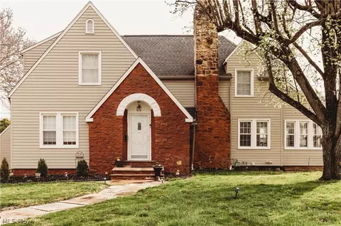 1012 Cambridge Rd, Coshocton, OH 43812