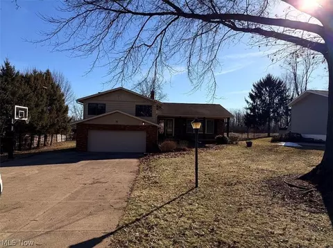5843 Fernlane Dr, New Franklin, OH 44319