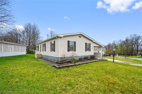 30 Cardinal Dr, Hiram, OH 44234