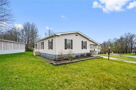 30 Cardinal Dr, Hiram, OH 44234