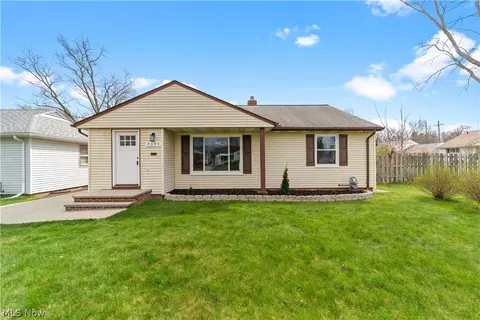 7377 Greenleaf Ave, Parma, OH 44130