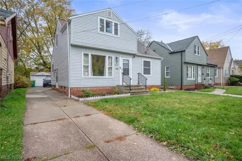 5234 Erwin St, Maple Heights, OH 44137
