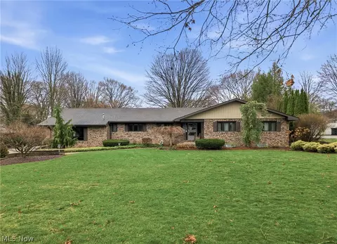 1364 Saint Albans Dr, Youngstown, OH 44511