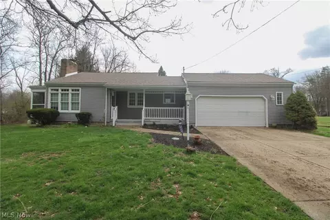 4071 Burgett Ln, Canfield, OH 44406