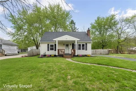 1412 Redbush Rd, Akron, OH 44320