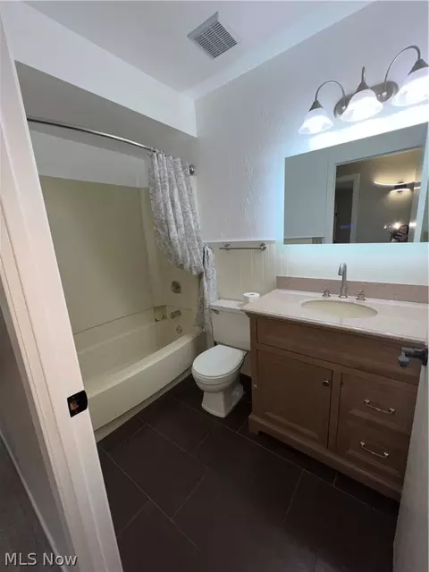 Bath - 6804 Dave Dr, Madison, OH 44057 photo 3 of 3