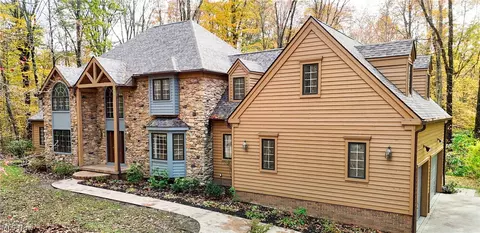 8215 Whispering Pines Dr, Novelty, OH 44072