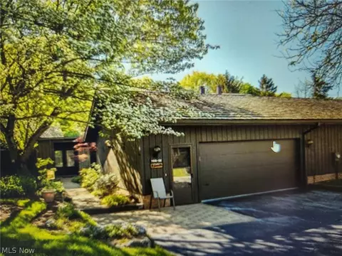 455-56 Meadowview Dr, Aurora, OH 44202