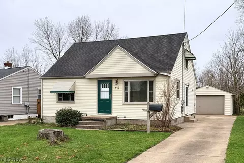 442 10th St, Struthers, OH 44471