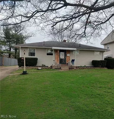 3605 Birchdale Rd NW, Canton, OH 44708