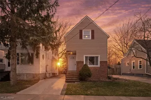 11915 Franklin Blvd, Lakewood, OH 44107