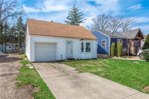 208 Sunset Rd, Avon Lake, OH 44012