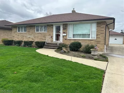 4716 Forest Edge Dr, Brooklyn, OH 44144