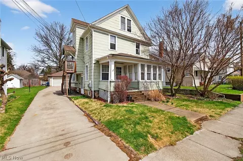 245 E Ford Ave, Barberton, OH 44203