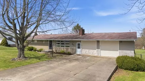 226 Meadow Ln, Parkersburg, WV 26101