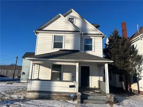 679 Wooster Rd W, Barberton, OH 44203