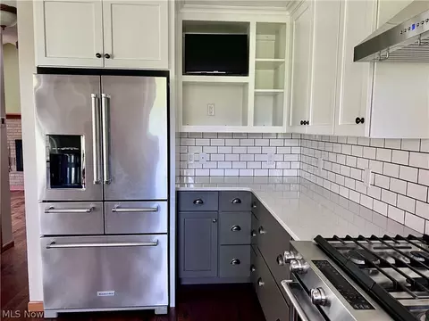 Kitchen - 105 Poolview Cir, Dover, OH 44622 photo 1 of 2