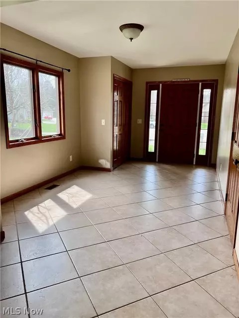 Entry Way - 105 Poolview Cir, Dover, OH 44622 photo 1 of 2