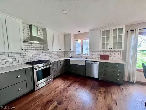 Kitchen - 105 Poolview Cir, Dover, OH 44622 photo 2 of 2