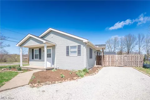 2005 17th St NE, Canton, OH 44705