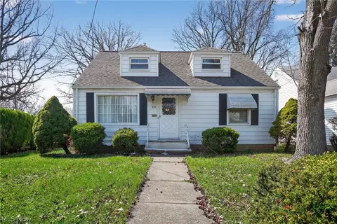276 E 242nd St, Euclid, OH 44123
