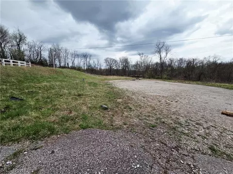 5854 Emerson Ave, Parkersburg, WV 26104