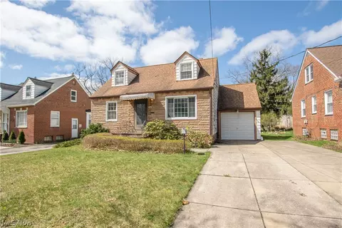 1516 Sunview Rd, Lyndhurst, OH 44124