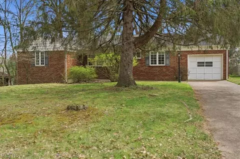 716 Briscoe Rd, Parkersburg, WV 26104