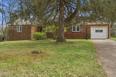 716 Briscoe Rd, Parkersburg, WV 26104