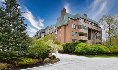 5200 Three Village Dr #LLC, Lyndhurst, OH 44124