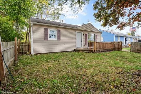 2012 Endrow Ave NE, Canton, OH 44705 photo 2