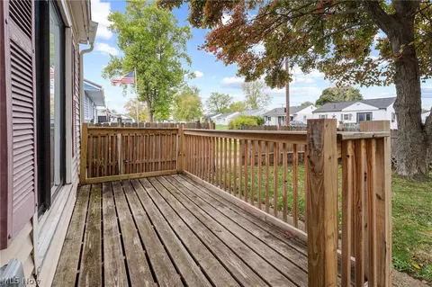 2012 Endrow Ave NE, Canton, OH 44705 photo 4