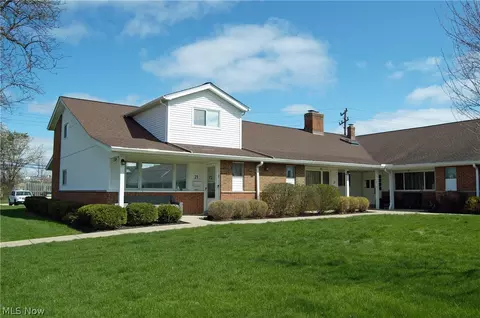 25600 Country Club Blvd #18, North Olmsted, OH 44070