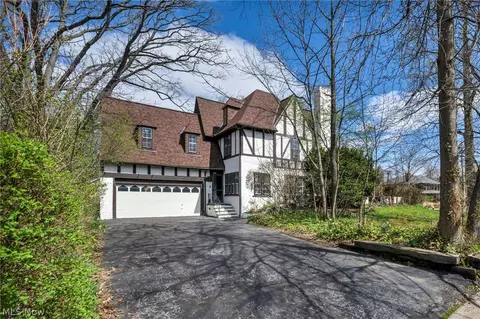 1284 Overlook Rd, Lakewood, OH 44107