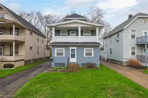 4004 E 52nd St, Newburgh Heights, OH 44105