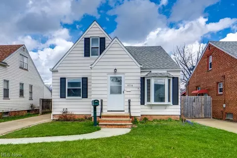 8514 Deerfield Dr, Parma, OH 44129