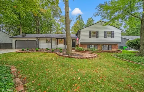 1066 Eastlawn Dr, Highland Heights, OH 44143