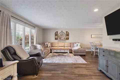 440 Moore Rd, Akron, OH 44319 photo 4