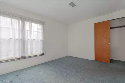 Bedroom - 8101 Middlesex Rd, Mentor, OH 44060 photo 2 of 4