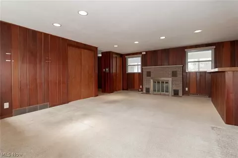 Living - 8101 Middlesex Rd, Mentor, OH 44060 photo 3 of 5