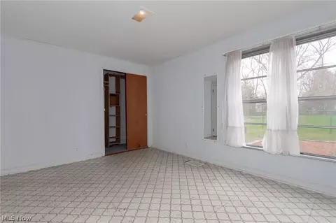 Bedroom - 8101 Middlesex Rd, Mentor, OH 44060 photo 4 of 4