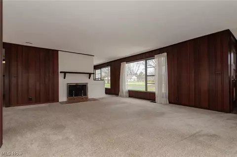 Living - 8101 Middlesex Rd, Mentor, OH 44060 photo 1 of 5