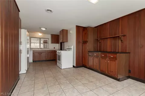 Kitchen - 8101 Middlesex Rd, Mentor, OH 44060 photo 2 of 2