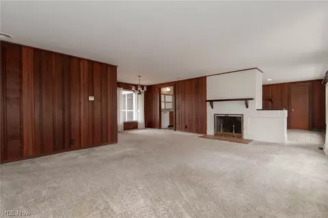 Living - 8101 Middlesex Rd, Mentor, OH 44060 photo 2 of 5