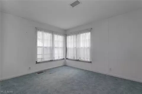 Bedroom - 8101 Middlesex Rd, Mentor, OH 44060 photo 3 of 4