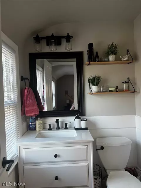 Bath - 8260 Windham Dr, Mentor, OH 44060 photo 2 of 5